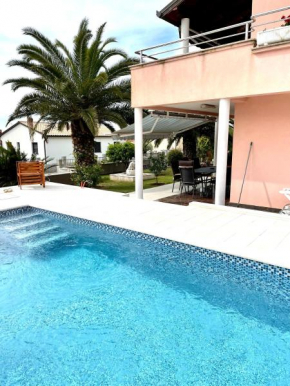 D&A Apartment with private swimming pool